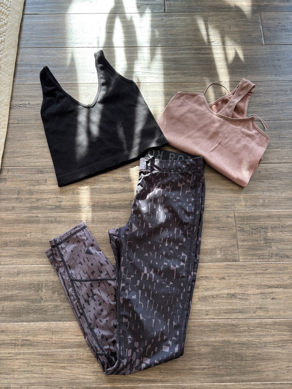 Roxy leggings with 2 tops